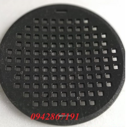 Mặt sau vỉ nướng than hoa bằng  gang dạng mắt cáo 